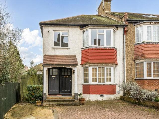 Flat for sale in Brunswick Park, Greater London
