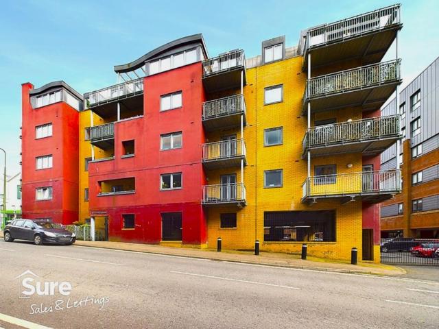 Flat for sale in The Image, Pouchen End