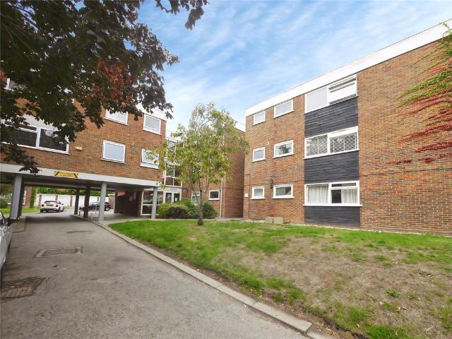 Flat for sale in Navestock Side, Essex