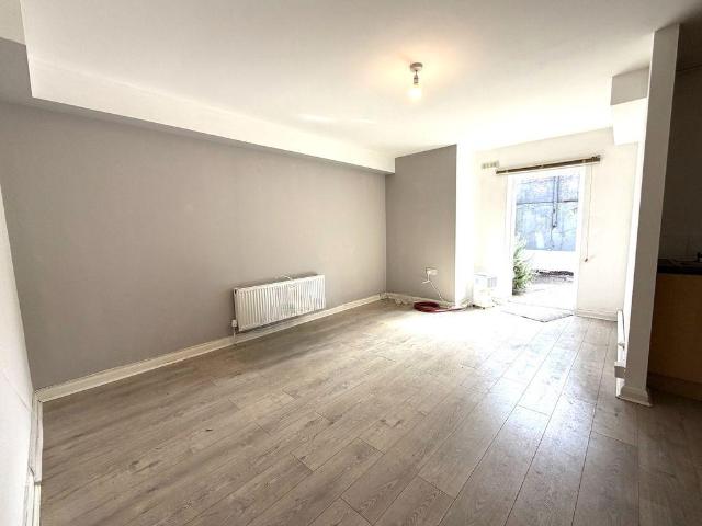 Flat for sale in Finsbury Park, Greater London