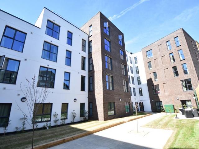 Flat for sale in Spring Park, Luton