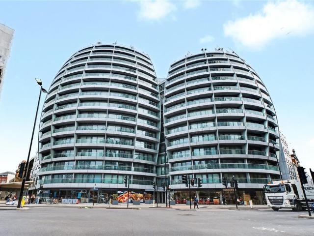 Flat for sale in Finsbury, Greater London