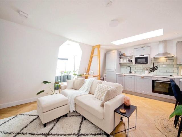 Flat for sale in Harringay, Greater London