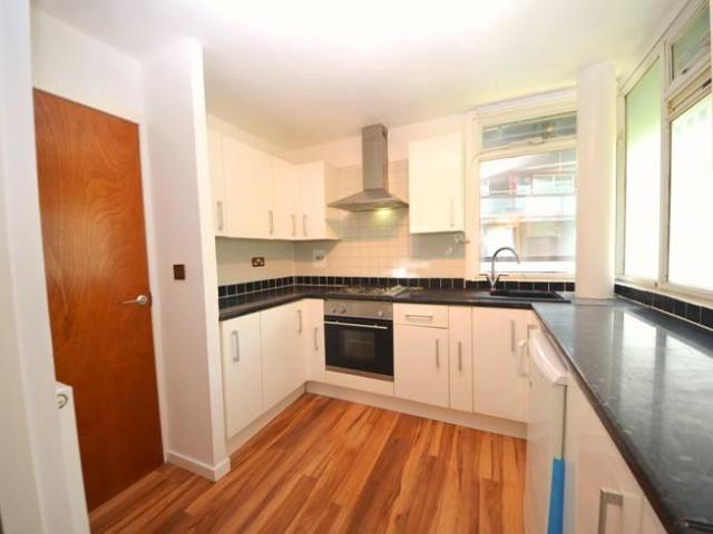 Flat for sale in Streatham Hill, Greater London
