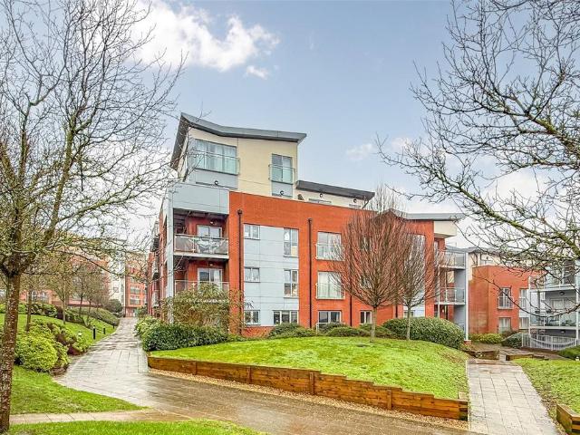 Flat for sale in St Albans, Five Acres