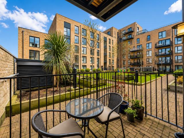 Flat for sale in Golders Green, Greater London