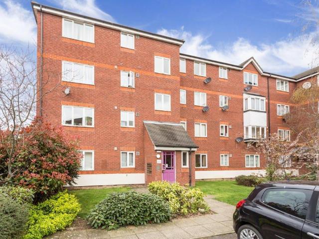 Flat for sale in Charlton Riverside, Greater London