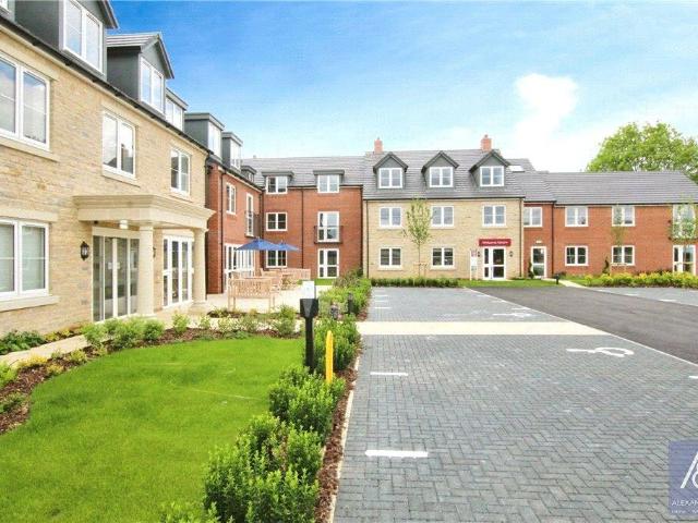 Flat for sale in Brackley, Northamptonshire