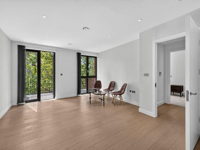Flat for sale in St. John's Wood, Greater London