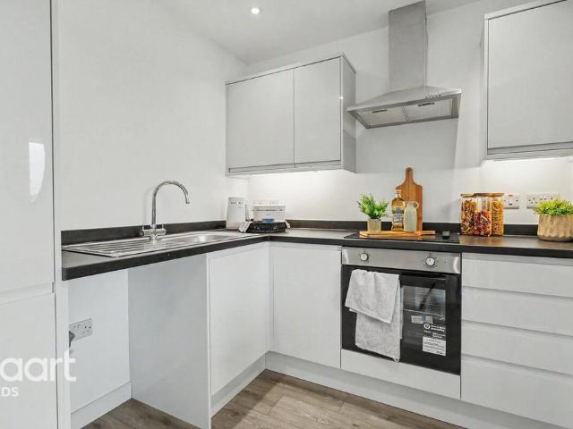 Flat for sale in Hunslet, West Yorkshire
