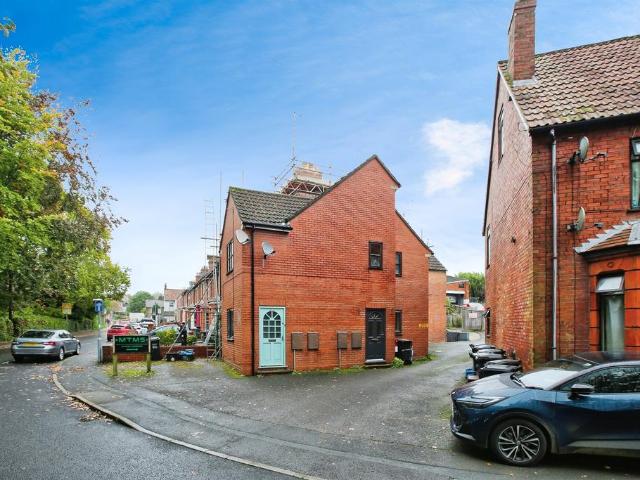 Flat for sale in Yeovil, Somerset