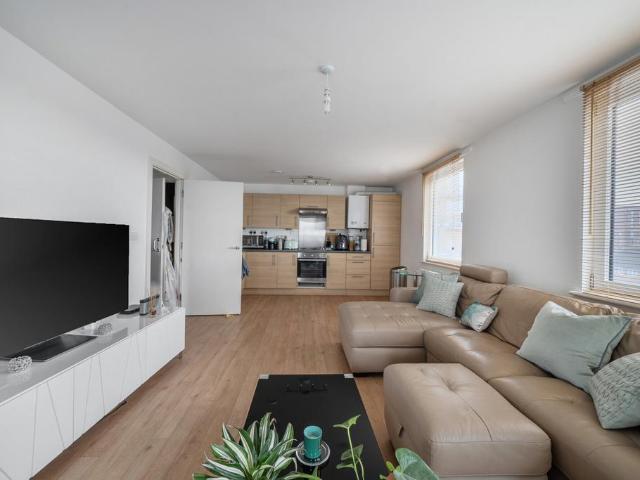 Flat for sale in London Borough of Ealing, Hanwell