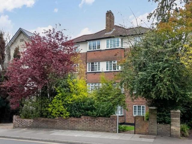 Flat for sale in Crystal Palace, Greater London