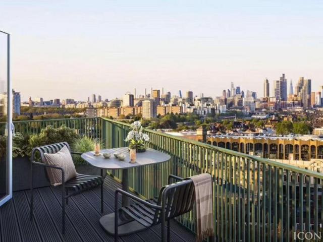 Flat for sale in Clapham Junction, Greater London
