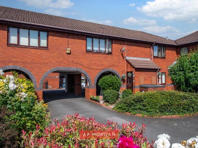 Flat for sale in Bromsgrove
