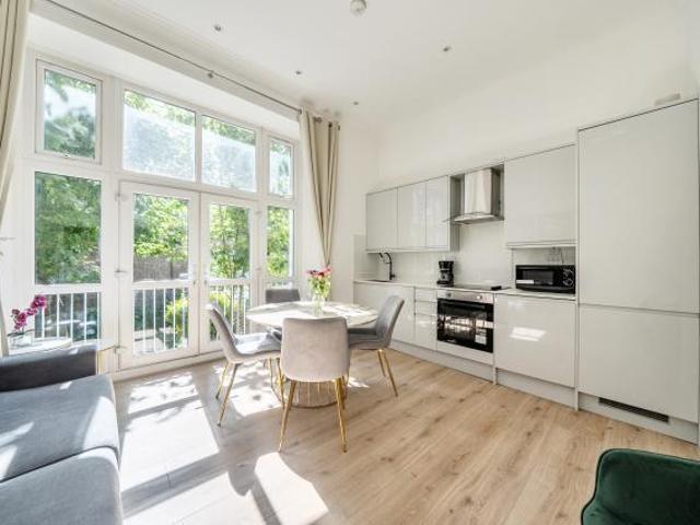 Flat for sale in Brook Green, Greater London