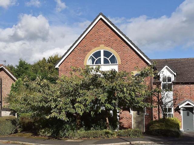 Flat for sale in Knutsford