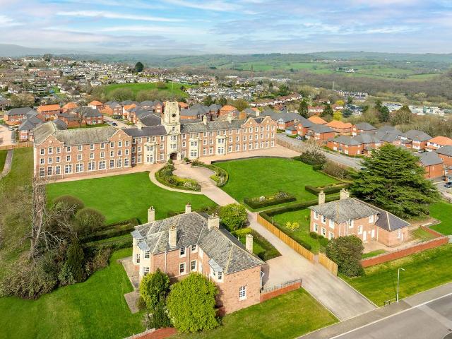 Flat for sale in Caerleon, Wales