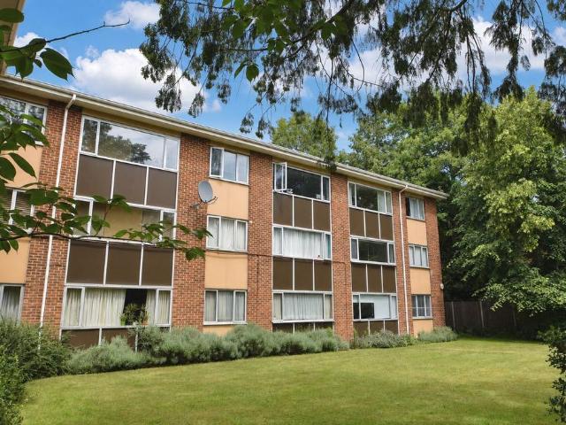 Flat for sale in Weybridge, Elmbridge