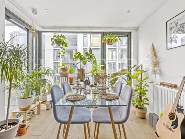 Flat for sale in Hale Village, Tottenham Hale