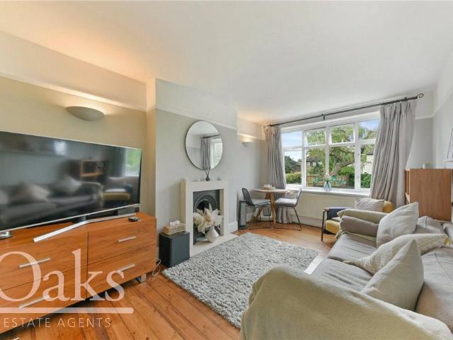 Flat for sale in Streatham, Greater London