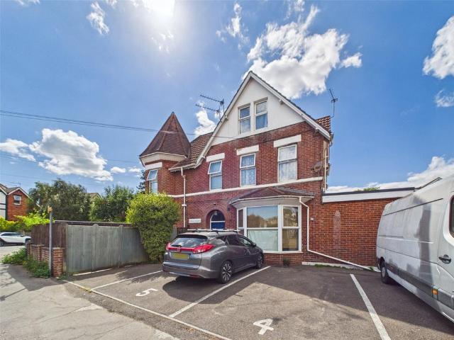 Flat for sale in Boscombe, Bournemouth