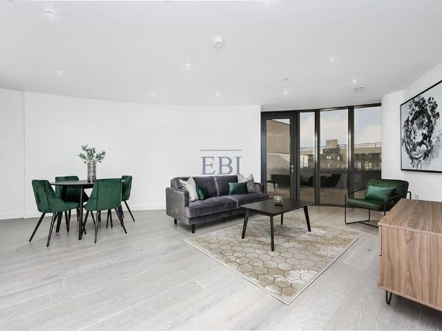 Flat for sale in Finsbury Park, Greater London