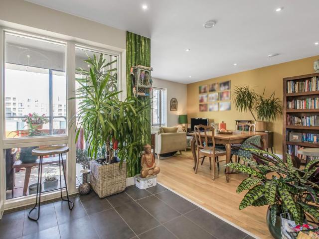 Flat for sale in East Greenwich, Greater London