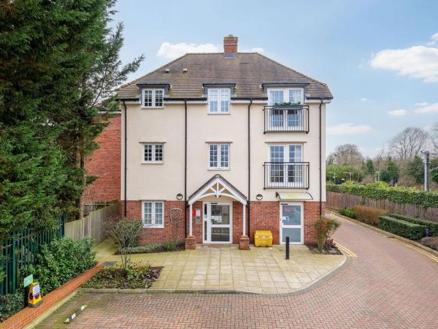Flat for sale in Norton, King's Walden