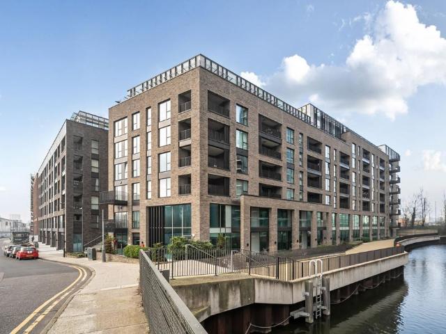 Flat for sale in Stratford Marsh, Greater London