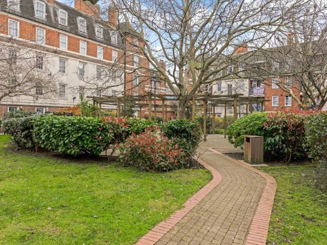 Flat for sale in St. John's Wood, Greater London