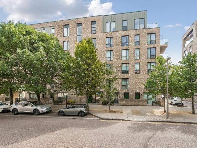 Flat for sale in Greenwich Millennium Village, Greater London