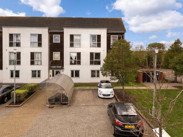 Flat for sale in Worcester Park Estate, Monks Orchard
