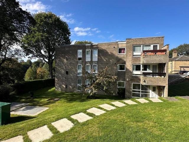 Flat for sale in West Yorkshire