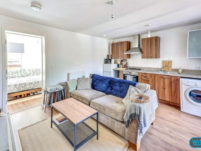 Flat for sale in Trowbridge