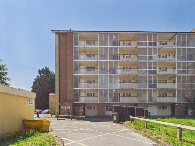 Flat for sale in Gloucester, Gloucestershire