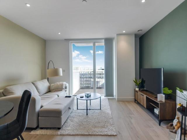 Flat for sale in Nine Elms, Greater London