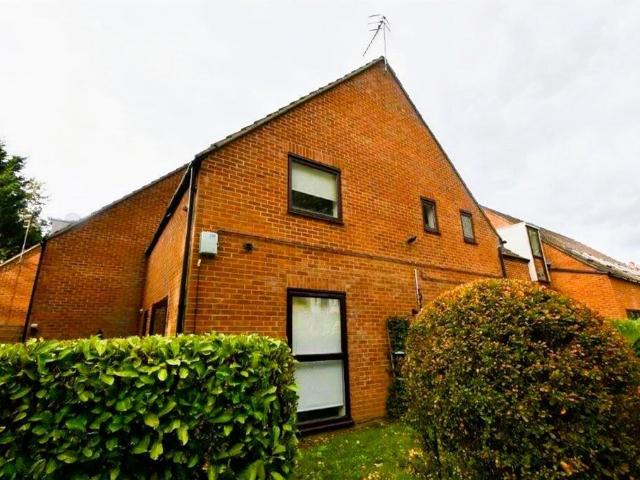 Flat for sale in Catteshall, Fole