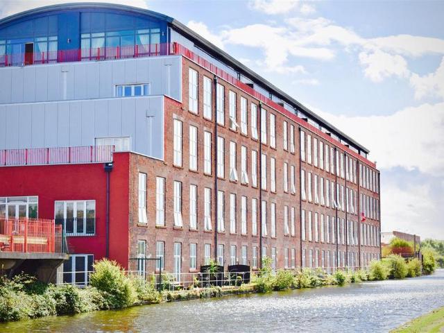 Flat for sale in Calderstones