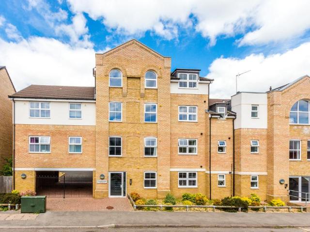 Flat for sale in Rushden