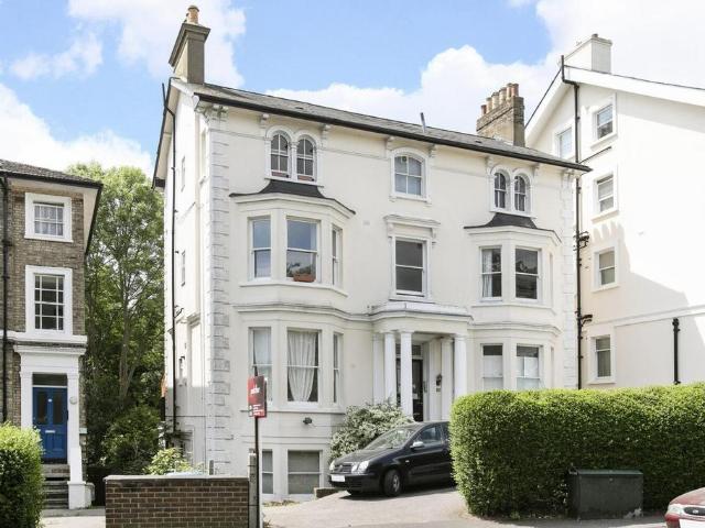 Flat for sale in Crystal Palace, Greater London