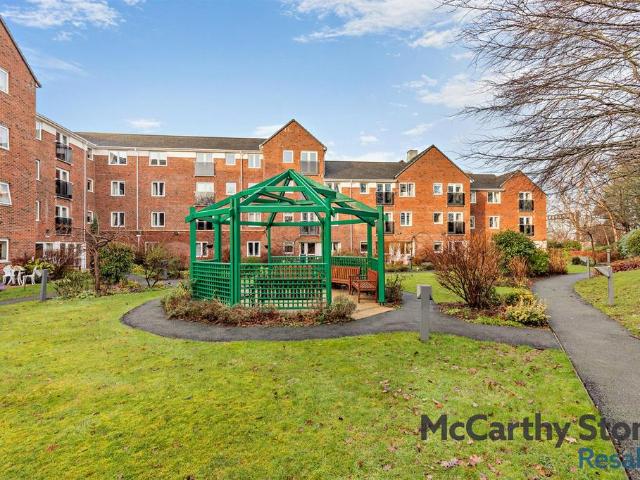 Flat for sale in Cheadle Hulme, Greater Manchester