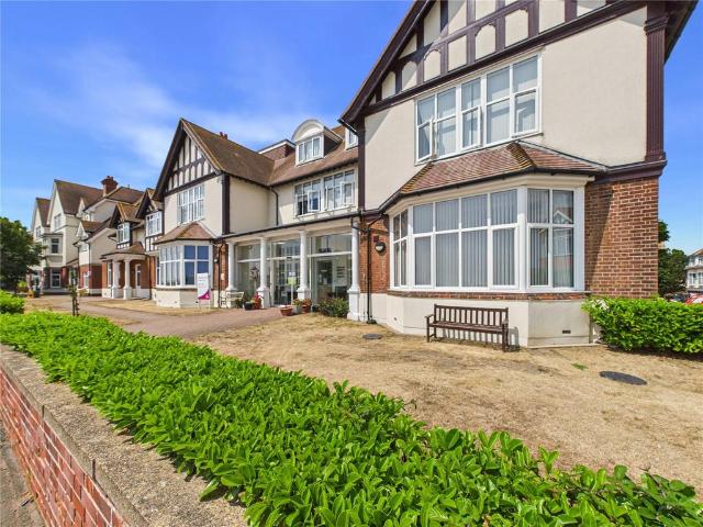 Flat for sale in Dale Hill, Essex