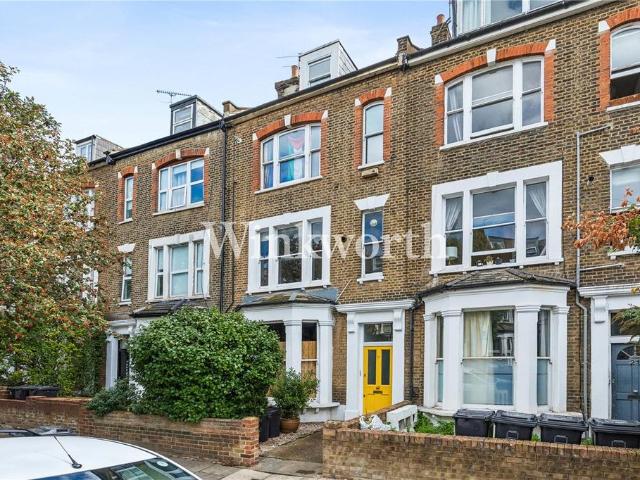 Flat for sale in Brownswood Park, Stoke Newington
