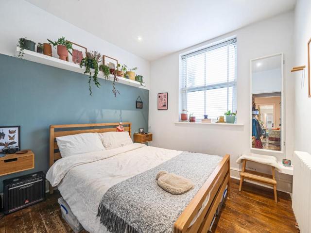 Flat for sale in London Borough of Lewisham, Cat Hill