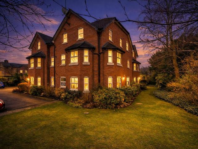 Flat for sale in Cheadle Hulme, Greater Manchester