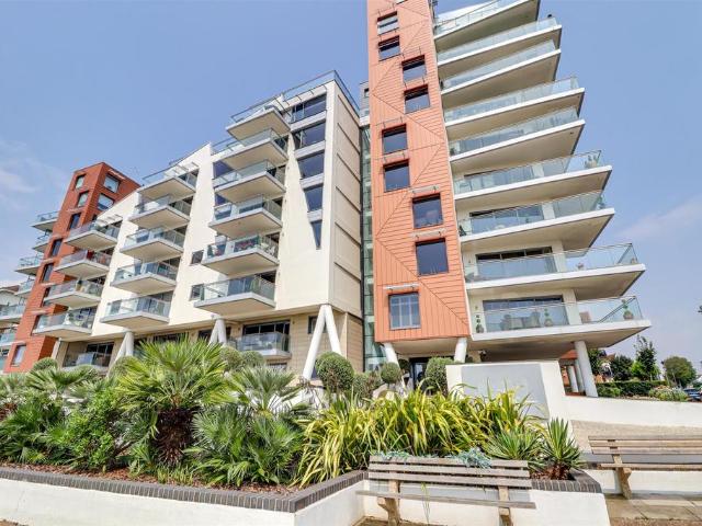 Flat for sale in Alton Barnes, Essex