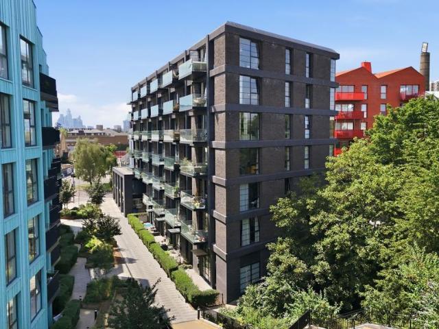 Flat for sale in Old Ford, Bow