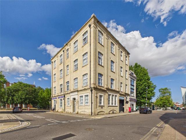 Flat for sale in Key Street, Suffolk