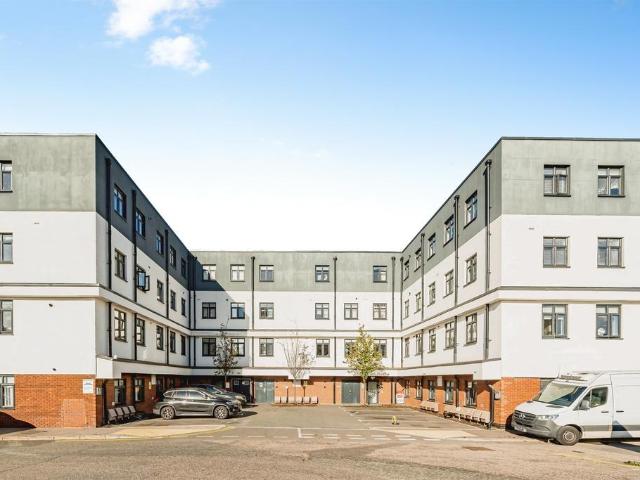 Flat for sale in Walton, Aylesbury